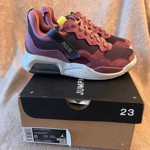 Women’s Jordan MA2